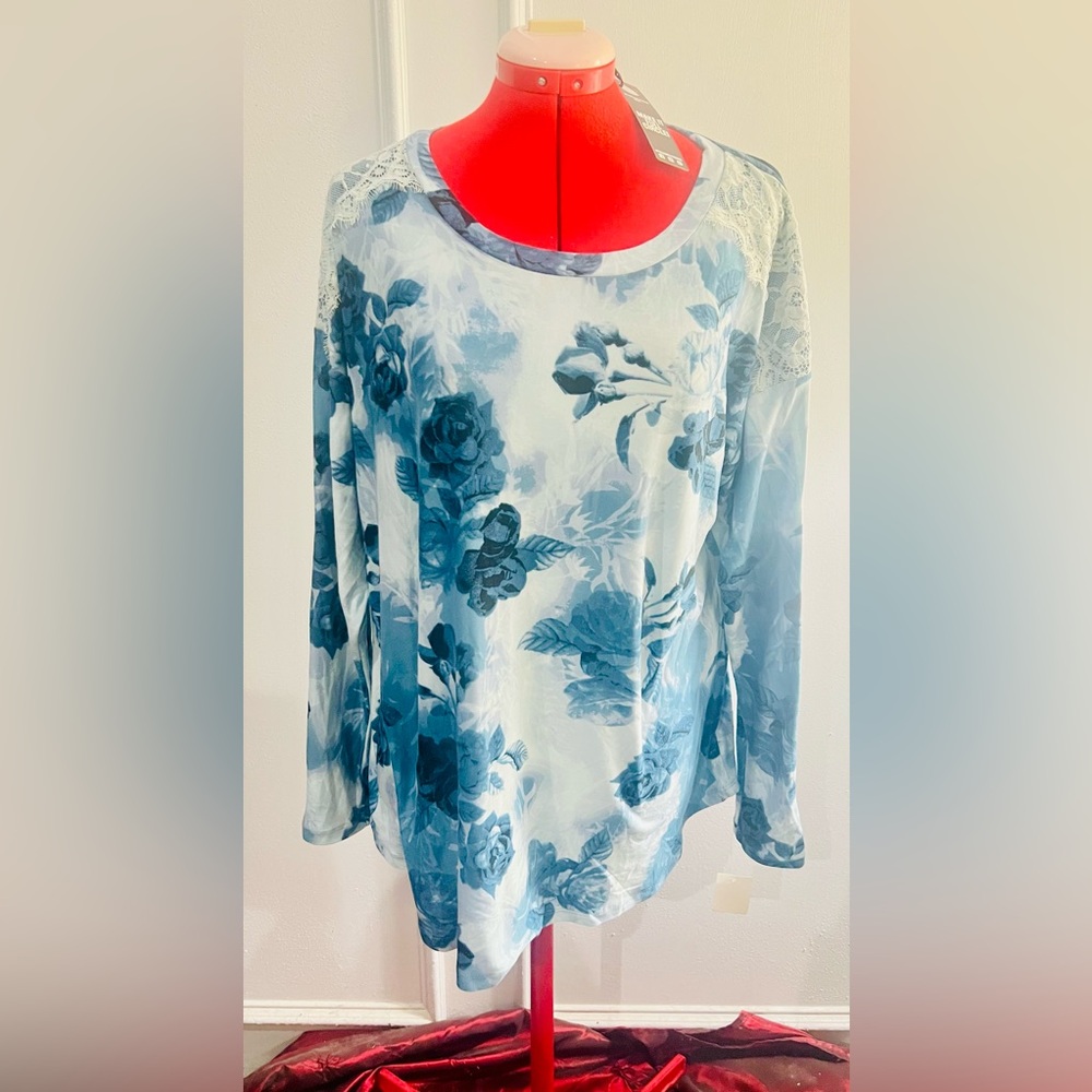 NWT Inner Circle Floral Blue Women's Top size 1x